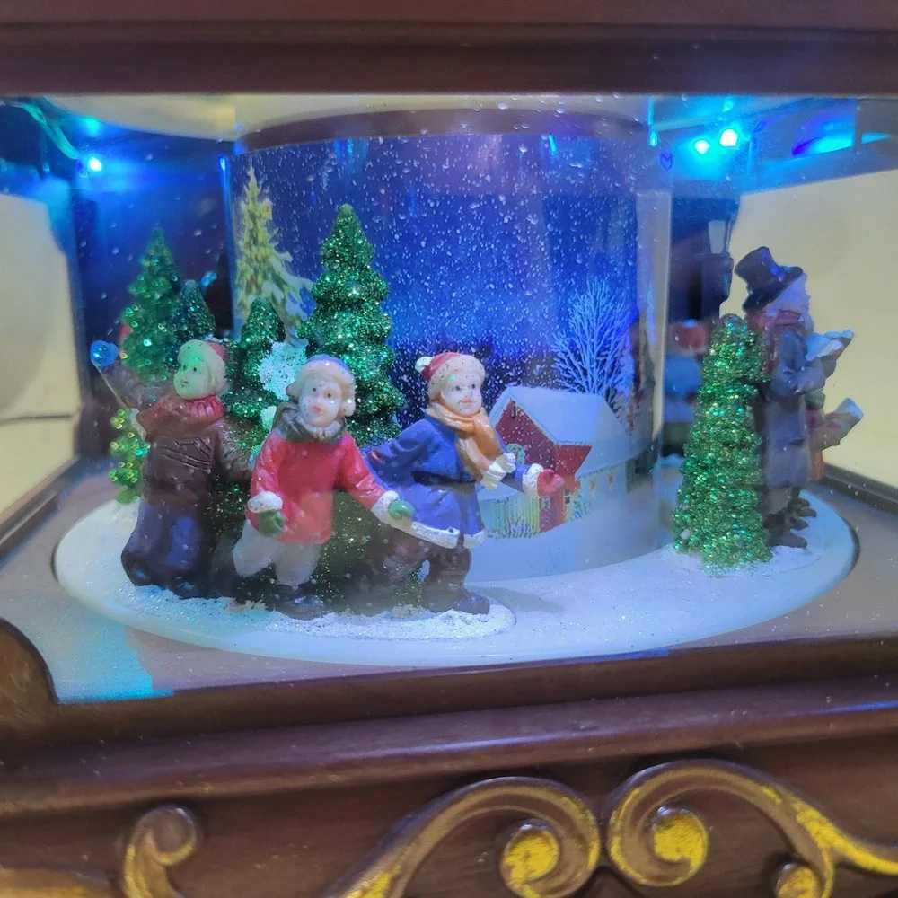 Holiday Living Sierra's Gramophone Musical Animated Christmas Decor 1034111 LED